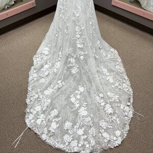 Pronovias Off-white size 10 lace wedding dress